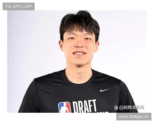 杨瀚森这人吧，赛场像开挂，私下像隔壁会做饭的普通哥