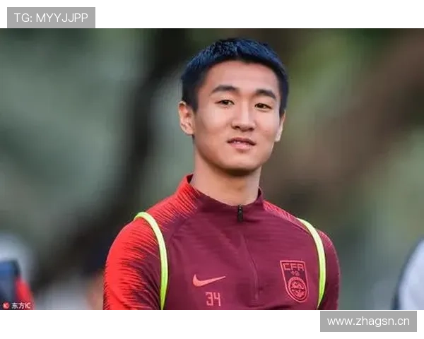 韦世豪开个直播打个游戏，弹幕都在算他这身衣服够我交半年房租